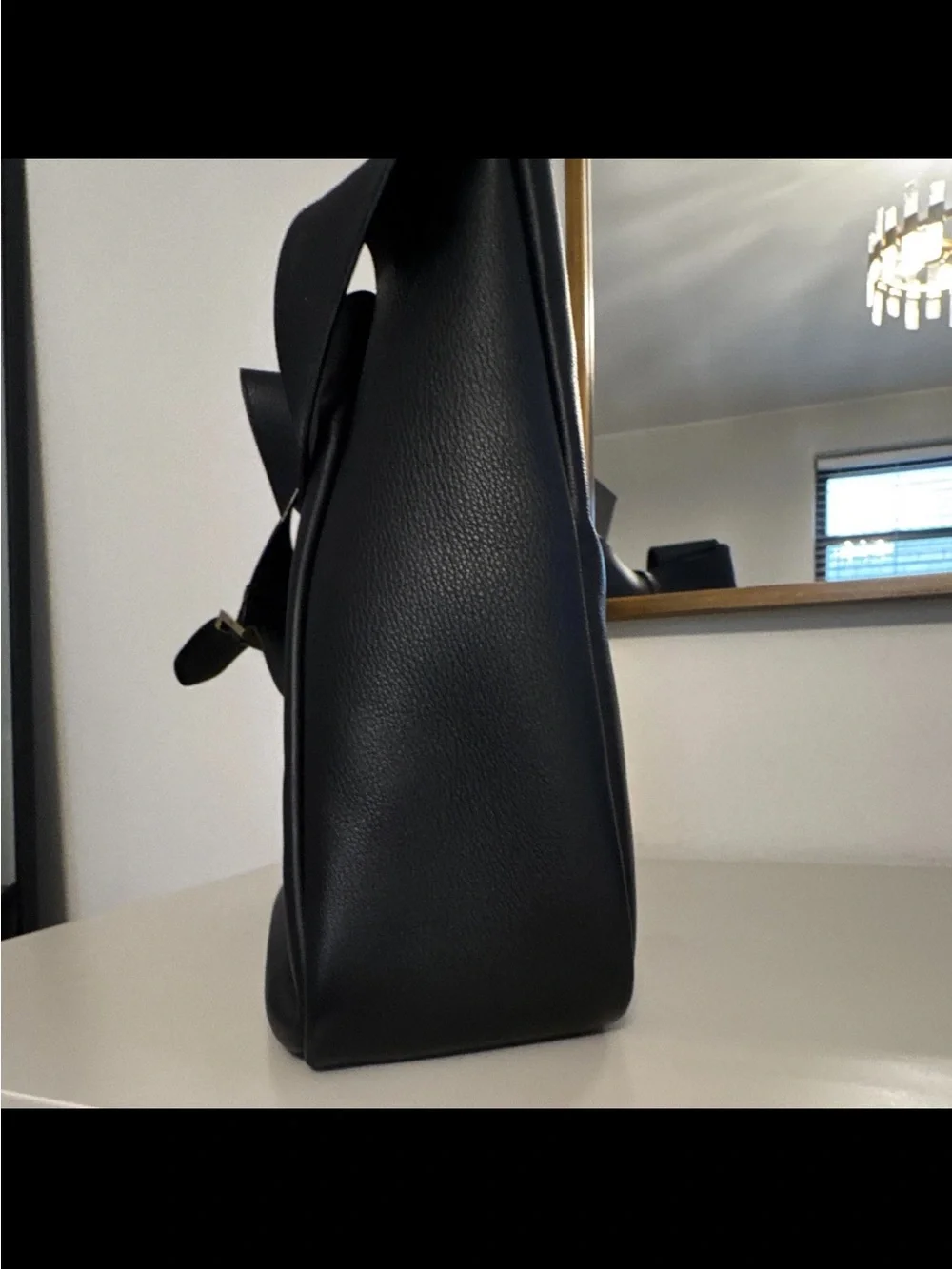 Saint Laurent Black Le 5 à 7 Hobo Bag /Large
